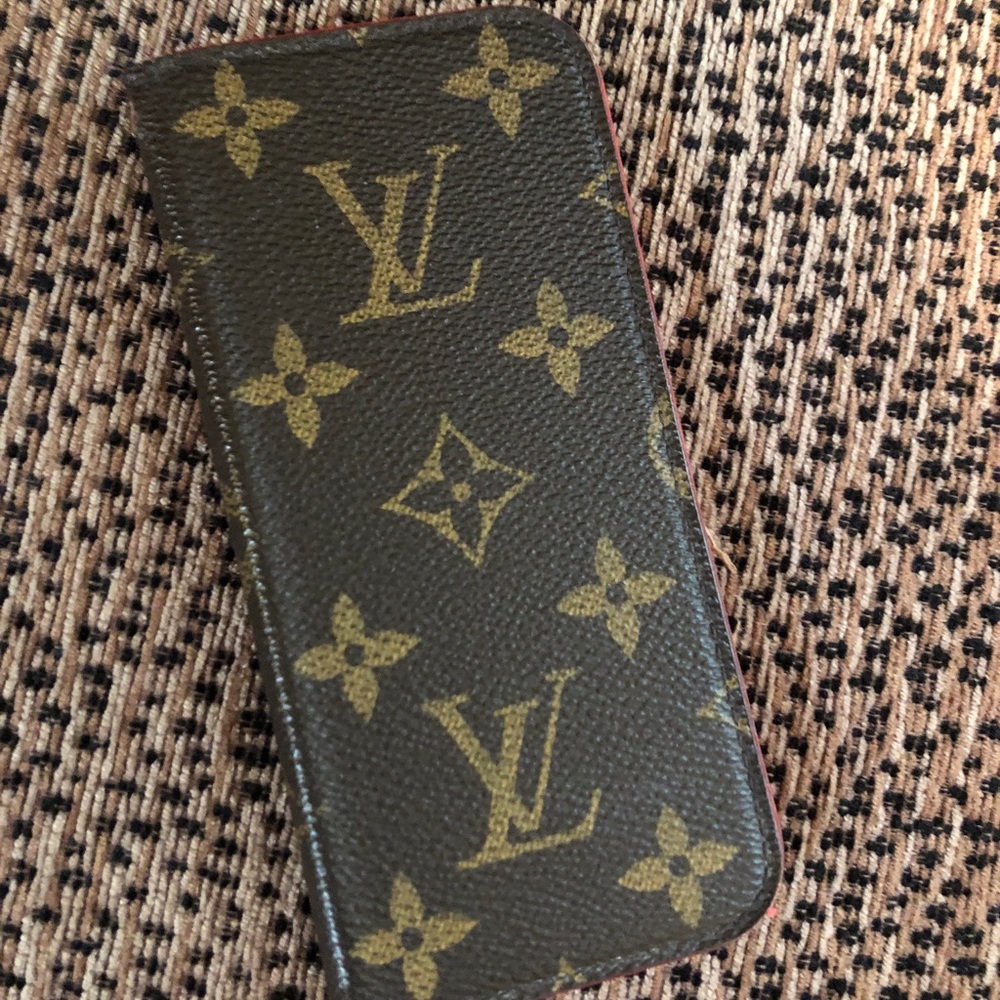 Authentic Louis Vuitton IPhone 7 cover.